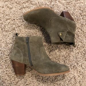 Diba Suede Green Ankle Booties - size 8
